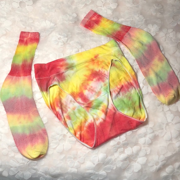 Rasta color festival booty shorts & sock set - Picture 2 of 6